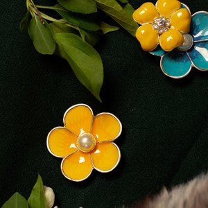 Women's Vintage Vibes Yellow Flower Brooch